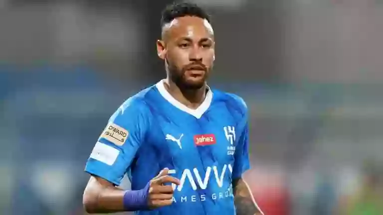 نيمار يتابع مبارة الهلال أمام مومباي  ويطلق هذا الوصف على ميتروفيتش 